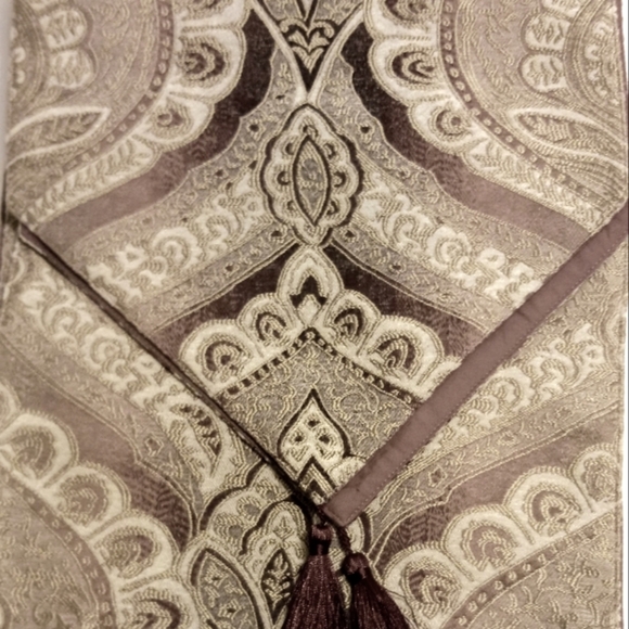 J. Queen New York™ Gianna 72-Inch Table Runner in Quartz - Picture 3 of 8